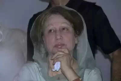 इलाज के लिए विदेश जाने लायक फिट नहीं हैं खालिदा जिया, जानें कैसी है पूर्व पीएम की हालत