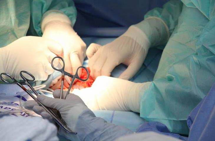 नकली डॉक्‍टर करते थे जोखिम भरे ऑपरेशन, दिल्‍ली स्‍वास्‍थ्‍य विभाग ने मेडिकल सेंटर को भेजा नोटिस