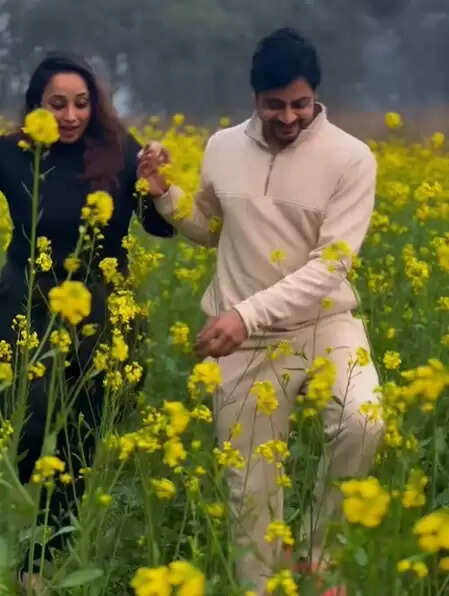 रानी चटर्जी ने राकेश बाबू के साथ शेयर की अपनी 'ब्यूटीफुल कंपनी'