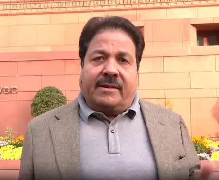 जनता के लिए नई योजना शुरू करने में नहीं, सिर्फ नाम बदलने की राजनीति में जुटी सरकार : सांसद राजीव शुक्ला