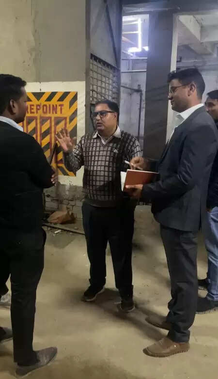 ग्रेटर नोएडा में कूड़ा प्रबंधन में लापरवाही पर सख्त कार्रवाई, छह बल्क वेस्ट जनरेटरों पर जुर्माना