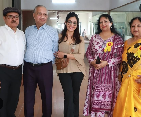 कैंसर से लड़ाई जीतने के बाद शुभांगी अत्रे के पिता ने जीता कैरम मुकाबला, एक्ट्रेस ने मनाया जीत का जश्न