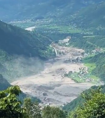 नेपाल: भोटेकोशी बाढ़ में बैंक की 9 शाखाए बहीं, 26 कर्मचारियों से संपर्क नहीं