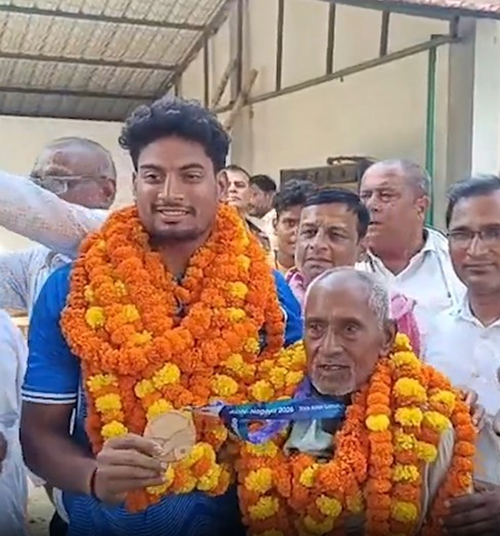 'इस ब्रॉन्ज मेडल को जीतने में पिता का बड़ा योगदान', घर लौटने पर रोहित यादव का हुआ स्वागत