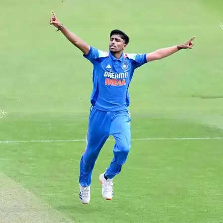 अंडर 19 वर्ल्ड कप: हेनिल पटेल का 'पंजा', भारतीय शेरों के सामने यूएसए 107 रन पर ढेर