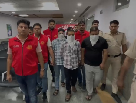पूर्वी दिल्ली में हथियारबंद लूटकांड का खुलासा: 5 आरोपी गिरफ्तार, सोने की चेन और 2.31 लाख रुपए बरामद