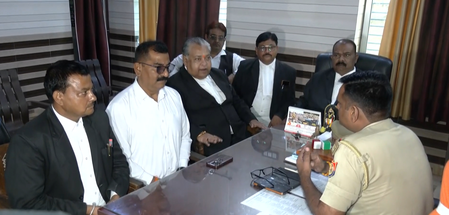 राम जन्मभूमि थाना पहुंचा वकीलों का प्रतिनिधिमंडल, कहा- हम झुकने वाले नहीं