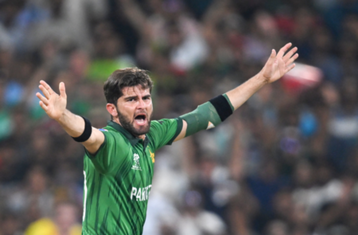 टी20 वर्ल्ड कप: इंग्लैंड के खिलाफ पाकिस्तान ने टॉस जीतकर चुनी बल्लेबाजी, शाहीन अफरीदी की वापसी