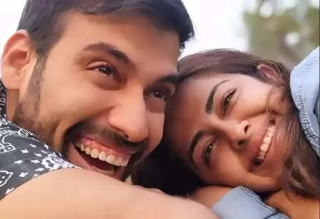 अविका गौर ने पति मिलिंद चंदवानी संग तस्वीर की शेयर, खुद को बताया खुशनसीब