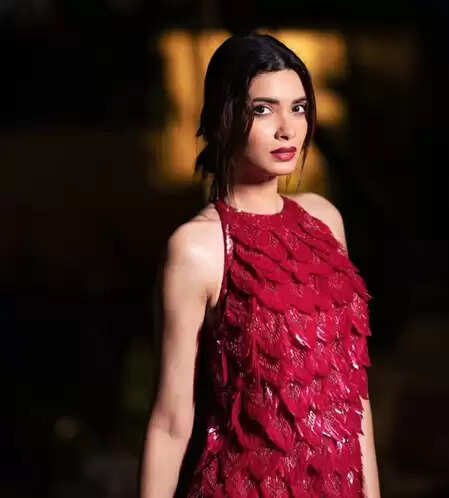 को-एक्टर्स से दोस्ती हो या न हो, अभिनय पर नहीं पड़ना चाहिए असर : डायना पेंटी