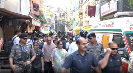 सत्य निकेतन हादसा: दिल्ली सीएम रेखा गुप्ता ने किया घटनास्थल का दौरा, मंत्री सिरसा बोले- 'तय की जाएगी जवाबदेही'