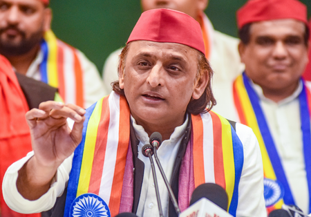 अखिलेश यादव ने राम मंदिर में 'चढ़ावे की रकम गायब' होने पर उठाए सवाल, निष्पक्ष जांच की मांग