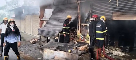 पुणे के किराना गोदाम में लगी भीषण आग