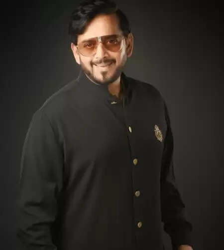 'दादा साहब फाल्के इंटरनेशनल फिल्म फेस्टिवल अवॉर्ड' से नवाजे गए भोजपुरी सुपरस्टार रवि किशन, जश्न का माहौल