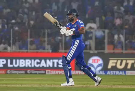 विजय हजारे ट्रॉफी: हार्दिक पांड्या का राजकोट में आया तूफान, लगातार 5 छक्के और 1 चौका लगाकर शतक पूरा किया