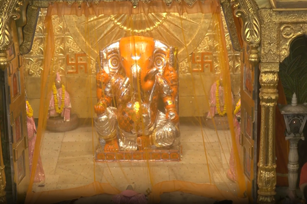 जयपुर के मोती डूंगरी गणेश मंदिर में सिंधारा रस्म के लिए जुटे अविवाहित युवा, प्रसाद में बांटी जाएगी 3500 किलो मेहंदी