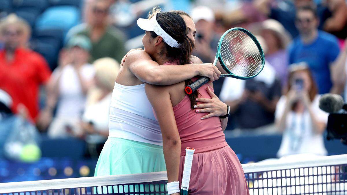 सबालंका रादुकानु के साथ तीन घंटे के सिनसिनाटी संघर्ष में जीवित बची