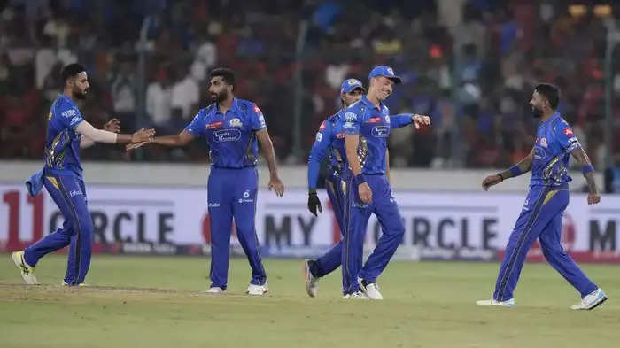 हैदराबाद को हराकर आईपीएल प्लेऑफ की रेस में मुंबई ने बेंगलुरु को पछाडा, अब इन तीन की बर्बादी पक्की