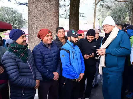 सीएम धामी पहुंचे नैनीताल, पर्यटकों की सुविधाओं और यातायात प्रबंधन की ली जानकारी