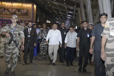 अमेरिका और कनाडा के सफल दौरे के बाद गुजरात लौटे सीएम भूपेंद्र पटेल, हर्ष संघवी ने किया स्वागत