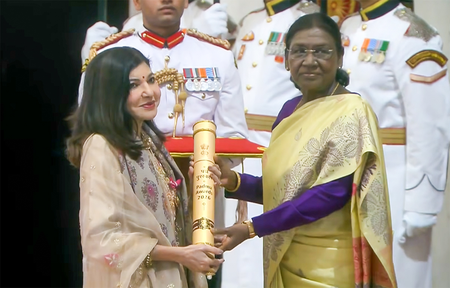 राष्ट्रपति मुर्मु ने अलका याग्निक, ममूटी समेत 65 हस्तियों को पद्म पुरस्कार प्रदान किए