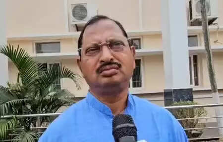 ओडिशा : धान खरीद के मुद्दे पर अशोक मोहंती ने कहा, 'पिछली सरकार से बेहतर काम हो रहा है'