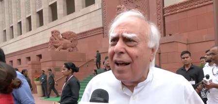 'सहिया' देखने के बाद कपिल सिब्बल ने जताई सेंसर बोर्ड के फैसले पर हैरानी, कहा- 'इसे रोकना नहीं, सम्मानित करना चाहिए'