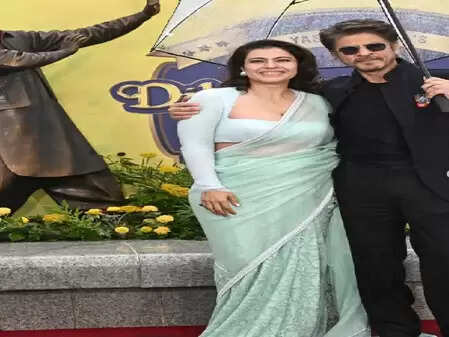 लंदन के लीसेस्टर स्क्वायर पर राज-सिमरन का स्टैच्यू बनने से खुश हैं शाहरूख खान, कहा- कभी नहीं सोचा था