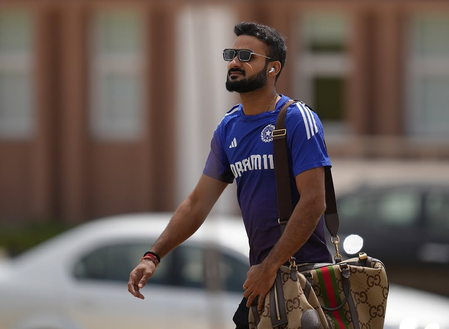 केकेआर की मुश्किलें बढ़ीं, आईपीएल 2026 से बाहर हुए आकाश दीप