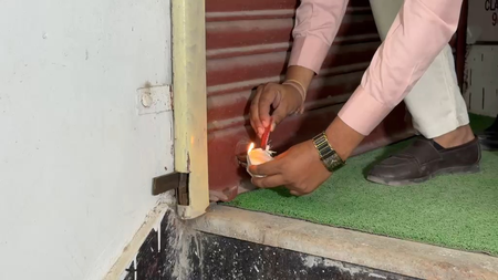 लखनऊ अग्निकांड के बाद गौतमबुद्ध नगर प्रशासन की बड़ी कार्रवाई, सेक्टर-104 स्थित ओम कोचिंग सेंटर सील