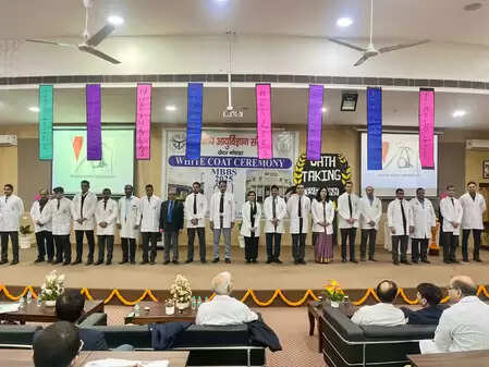 जिम्स में एमबीबीएस बैच 2025 का व्हाइट कोट एवं शपथ ग्रहण समारोह आयोजित