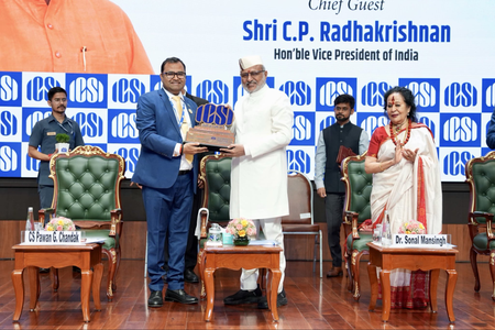 आईसीएसआई स्थापना दिवस पर उपराष्ट्रपति का आह्वान, कंपनी सचिवों को बताया सुशासन का संरक्षक