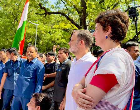 चुनाव आयोग के खिलाफ इंडी गठबंधन का विरोध मार्च, ज्ञानेश कुमार को हटाने की मांग को लेकर विपक्ष का प्रदर्शन