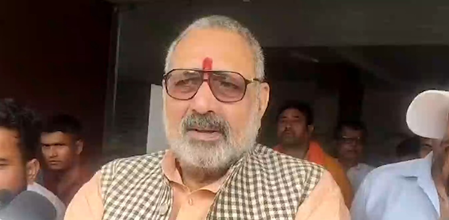 गिरिराज सिंह का प्रशांत किशोर पर हमला, बोले- 'बांकीपुर में उम्मीदवार नहीं मिला तो खुद मैदान में उतरे'