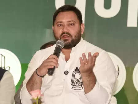 तेजस्वी यादव ने किया संवाद, बोले- 'हर घर की सरकार में भागीदारी होगी'