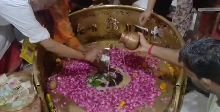 हरिद्वार, देवघर से लेकर असम के नागांव तक श्रद्धालुओं की भारी भीड़, महादेव का जलाभिषेक करने पहुंच रहे भक्त