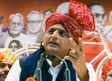 'भाजपा में सीएम सिर्फ ‘कूरियर-मैसेंजर’, ऊपर से आती है पर्ची', मंत्रिमंडल विस्तार पर अखिलेश यादव का तंज