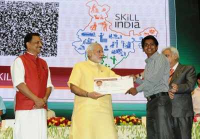 पीएमकेवीवाई 4.0 के तहत 38 क्षेत्रों में 27 लाख से ज्यादा युवाओं को दिया गया कौशल प्रशिक्षण: केंद्र