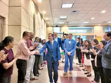 अमेरिकी राजदूत के तौर पर गोर पहले मुंबई दौरे पर पहुंचे, भारत-अमेरिका संबंधों को मजबूत करने पर दिया जोर