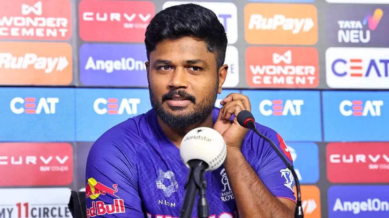 राहुल द्रविड़ को दिखाई आंख, रियान पराग से अनबन, राजस्थान रॉयल्स में सबसे दुश्मनी मोल ले चुके हैं संजू सैमसन...