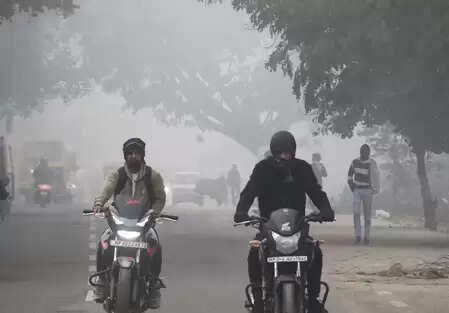 मध्य प्रदेश में ठंड और कोहरे से जनजीवन प्रभावित