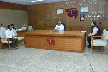 ‘स्वागत’ कार्यक्रम में मुख्यमंत्री भूपेंद्र पटेल ने नागरिकों की शिकायतें सुनकर तुरंत निवारण के दिए निर्देश