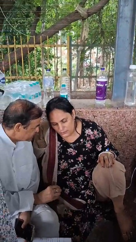 नोएडा में नाबालिग आयुष शुक्ला हत्याकांड में नया मोड़, पोस्टमार्टम हाउस के बाहर परिजनों का धरना