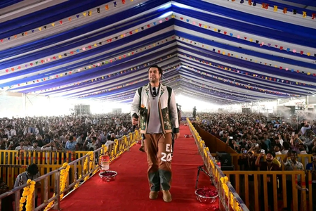 भोपाल में सीएम यूथ कॉन्क्लेव के दौरान हंगामा, जुबिन नौटियाल की परफॉर्मेंस में छात्रों और पुलिस की झड़प