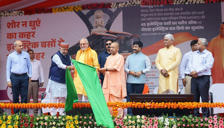 बदहाल सड़कों की जगह अब एक्सप्रेसवे, एयर कनेक्टिविटी और निवेश का नया प्रदेश : सीएम योगी