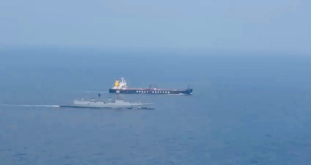 स्ट्रेट ऑफ हॉर्मुज को कैसे पार करना है, भारतीय फ्लैग्ड शिप्स को नेवी कर रही है गाइड