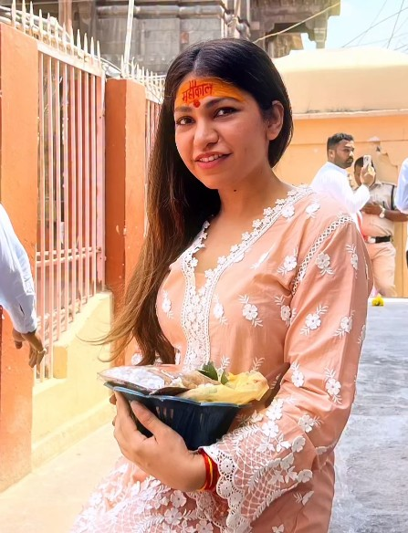 तुलसी कुमार को महाकाल के दरबार में मिला सुकून, परिवार के साथ किए ज्योतिर्लिंग के दर्शन