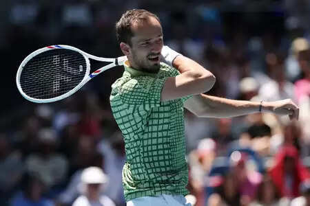 ऑस्ट्रेलियन ओपन: मेदवेदेव ने क्वेंटिन हेलिस को और रुबलेव ने जैमे फारिया को हराकर तीसरे दौर में जगह बनाई