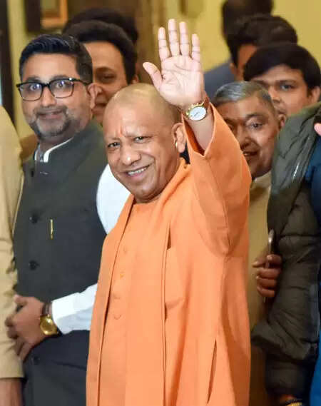 सीएम योगी के नेतृत्व में आयुष्मान भारत योजना ने यूपी में पकड़ी रफ्तार, 5 करोड़ से अधिक कार्ड हुए जारी