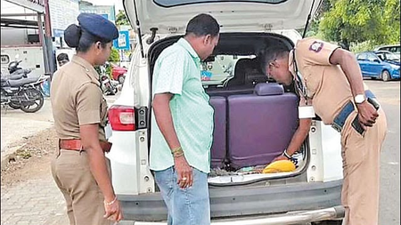 तमिलनाडु: मदुरंतकम उपचुनाव से पहले चुनाव फ्लाइंग स्क्वॉड ने गाड़ियों की चेकिंग तेज की